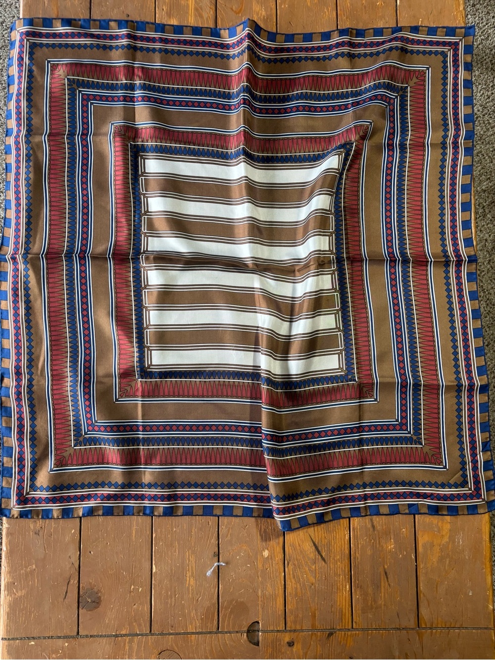 MMA Metropolitan Museum of Arts Treasury of Tutankhamun 100% Silk Scarf 27x27'